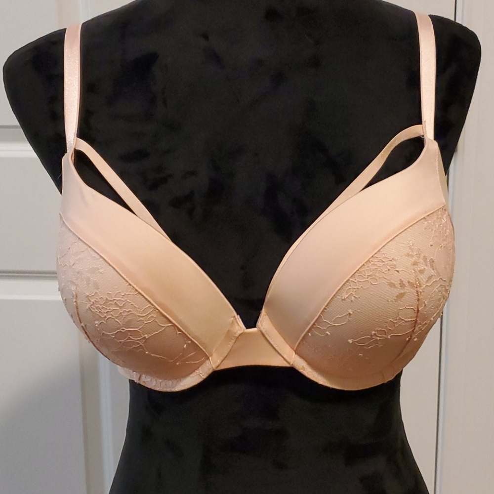 NWT Victoria's Secret Very Sexy Push Up Bra